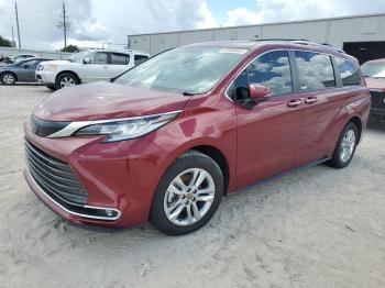  Salvage Toyota Sienna