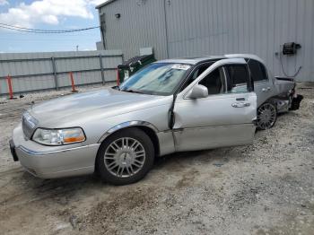  Salvage Lincoln Towncar