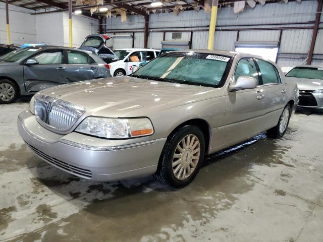  Salvage Lincoln Towncar