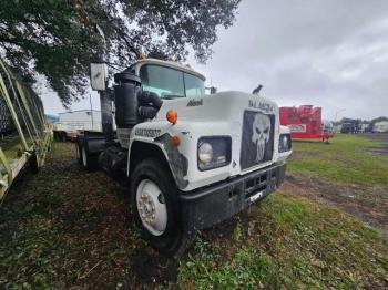  Salvage Mack R686