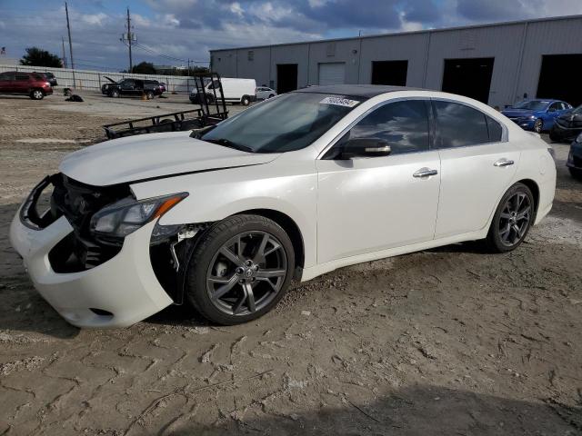  Salvage Nissan Maxima