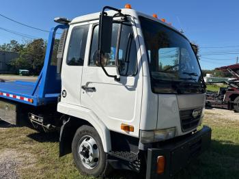  Salvage Nissan Diesel Ud1800