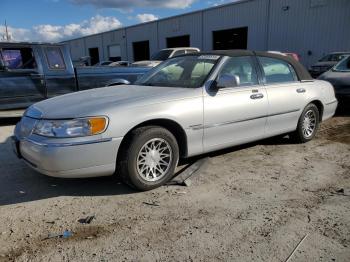  Salvage Lincoln Towncar