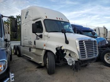  Salvage Freightliner Cascadia 1