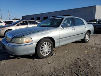  Salvage Lincoln Towncar