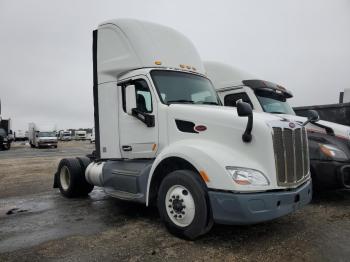  Salvage Peterbilt 579