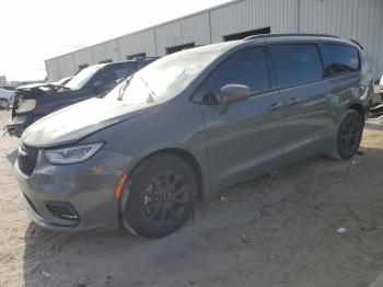  Salvage Chrysler Pacifica