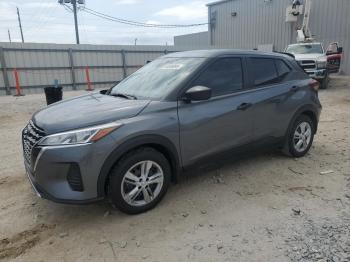  Salvage Nissan Kicks