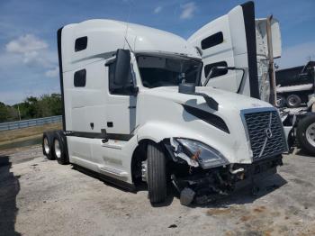  Salvage Volvo Vnl