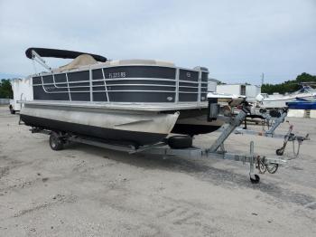 Salvage Starcraft Co Boat