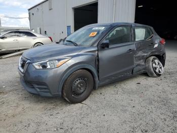  Salvage Nissan Kicks