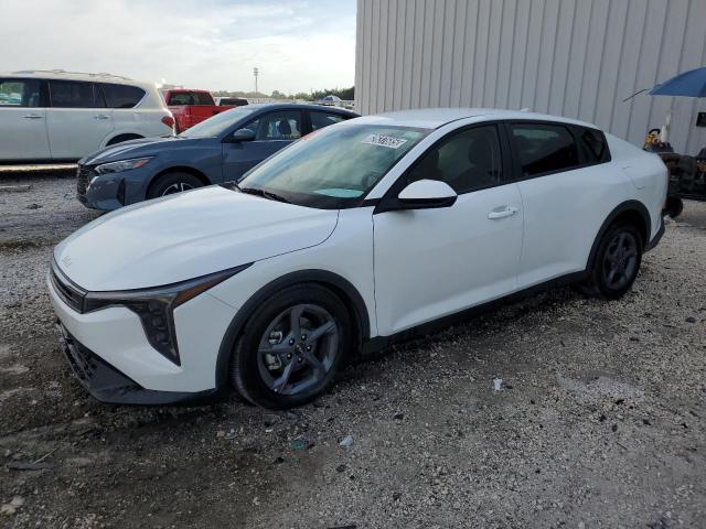  Salvage Kia K4 Lx