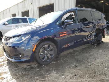  Salvage Chrysler Pacifica