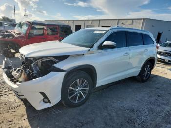  Salvage Toyota Highlander