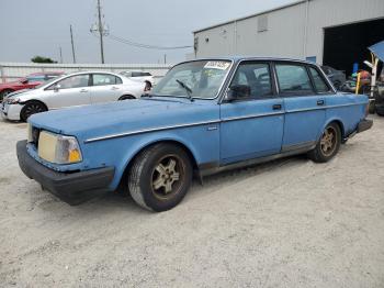  Salvage Volvo 244