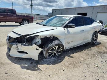  Salvage Nissan Maxima