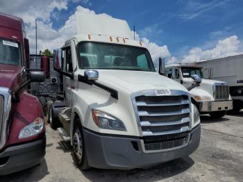  Salvage Freightliner Cascadia 1