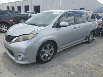  Salvage Toyota Sienna