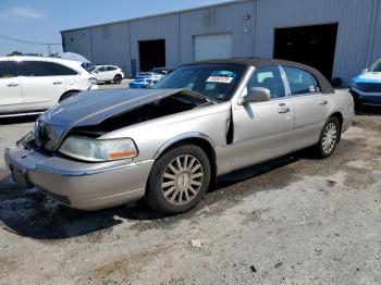  Salvage Lincoln Towncar
