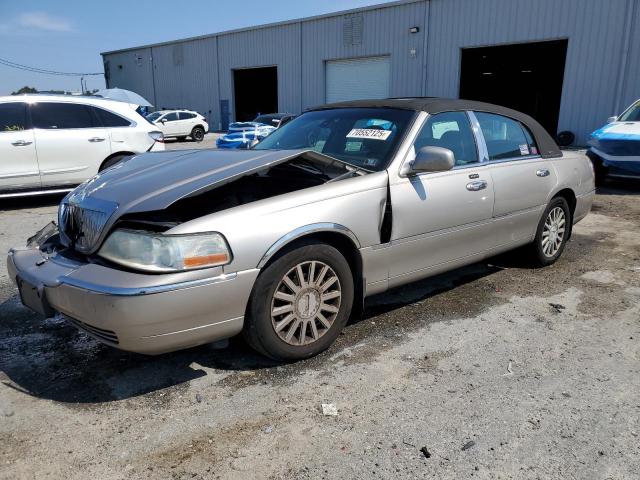  Salvage Lincoln Towncar