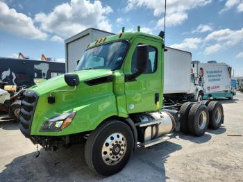  Salvage Freightliner Cascadia 1