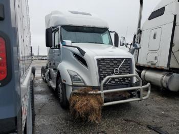  Salvage Volvo Vn