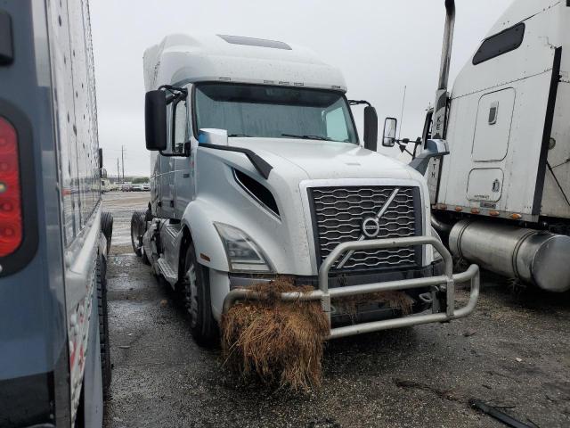  Salvage Volvo Vn
