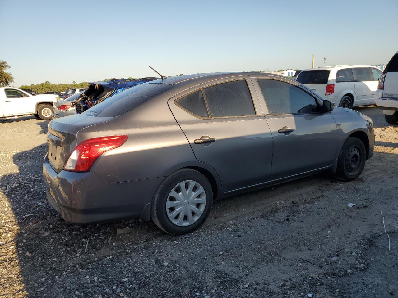 Nissan Versa S Image 2