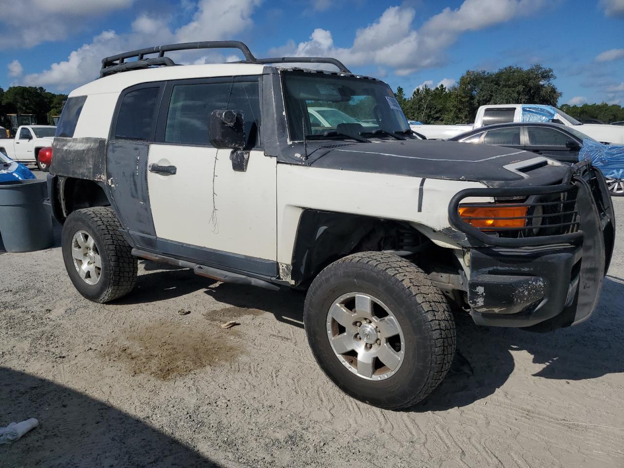 Toyota FJ Cruiser Image 13