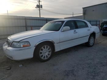  Salvage Lincoln Towncar