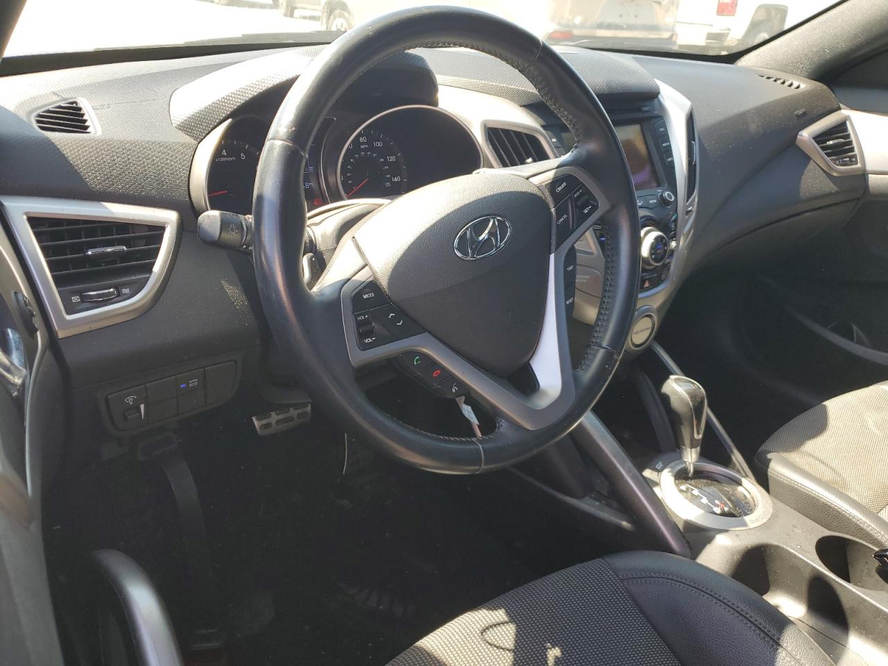 Hyundai VELOSTER Image 8