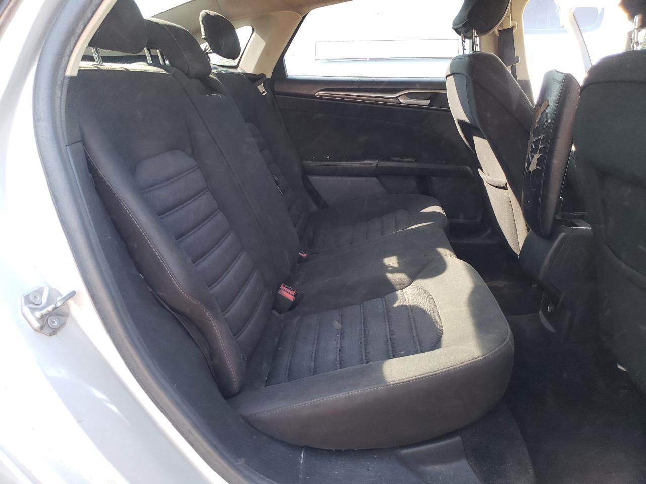 Ford Fusion S Image 12