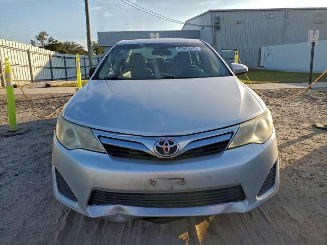 Toyota Camry L Image 4