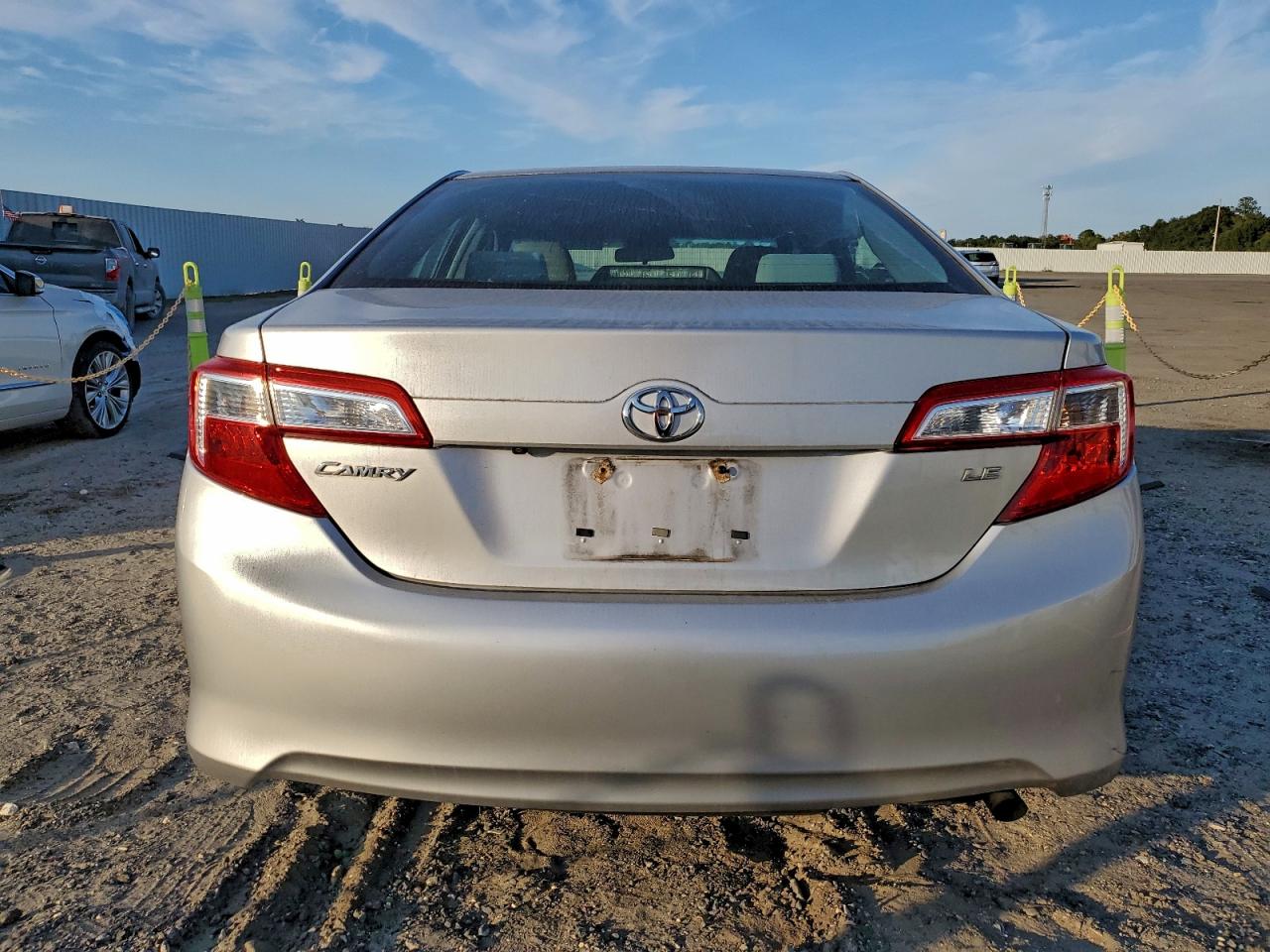 Toyota Camry L Image 2