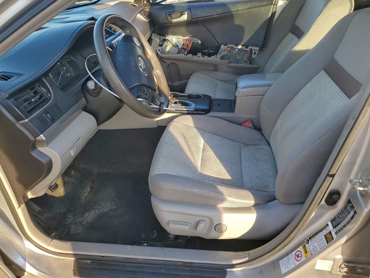 Toyota Camry L Image 7