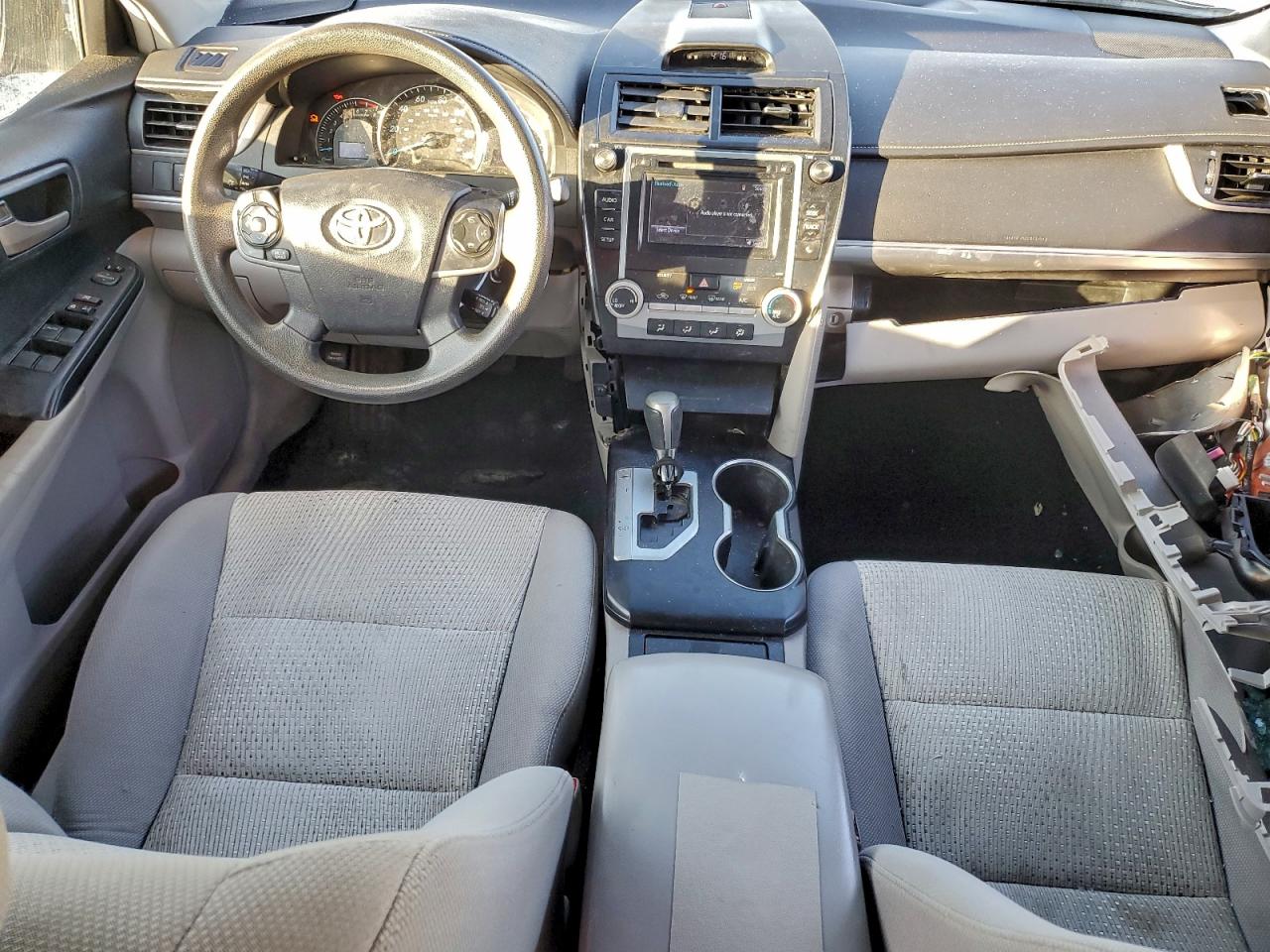 Toyota Camry L Image 8