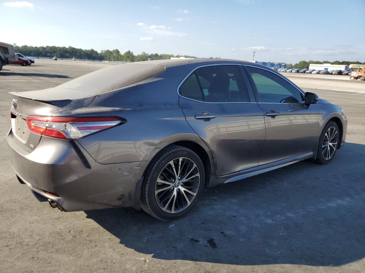 Toyota Camry L Image 6