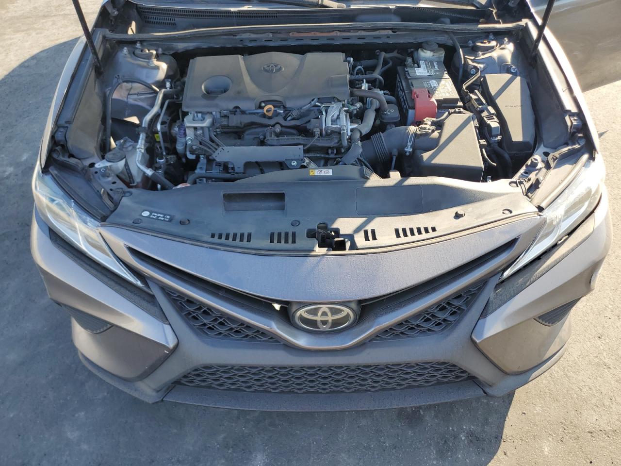 Toyota Camry L Image 8