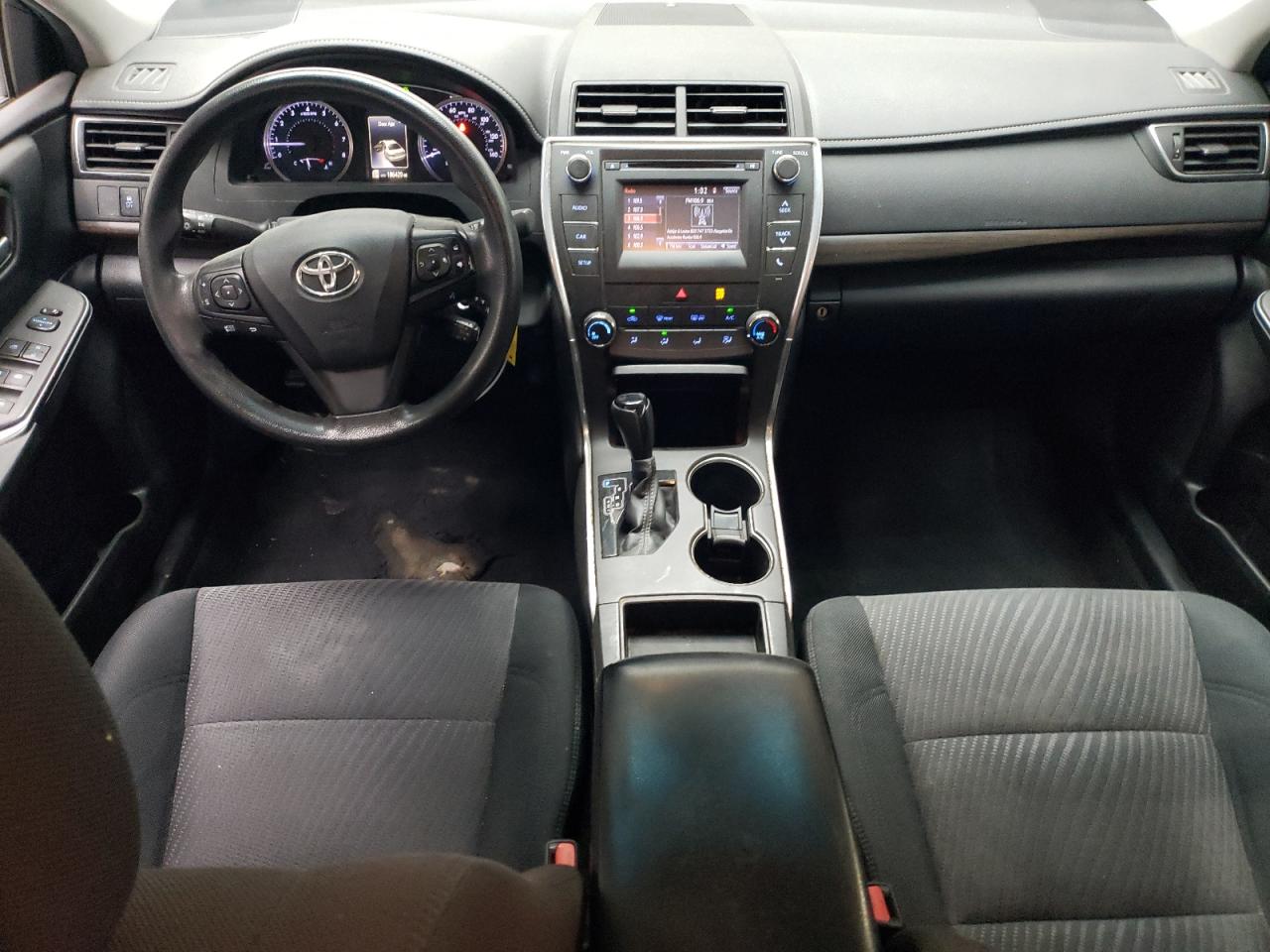 Toyota Camry Le Image 5