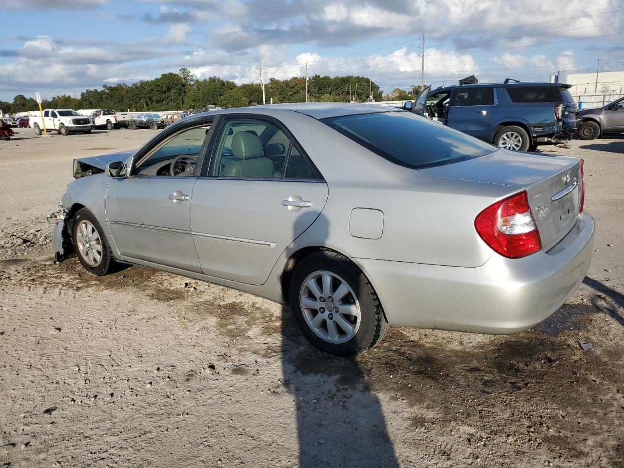Toyota Camry Le Image 9
