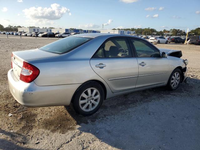 Toyota Camry Le Image 6