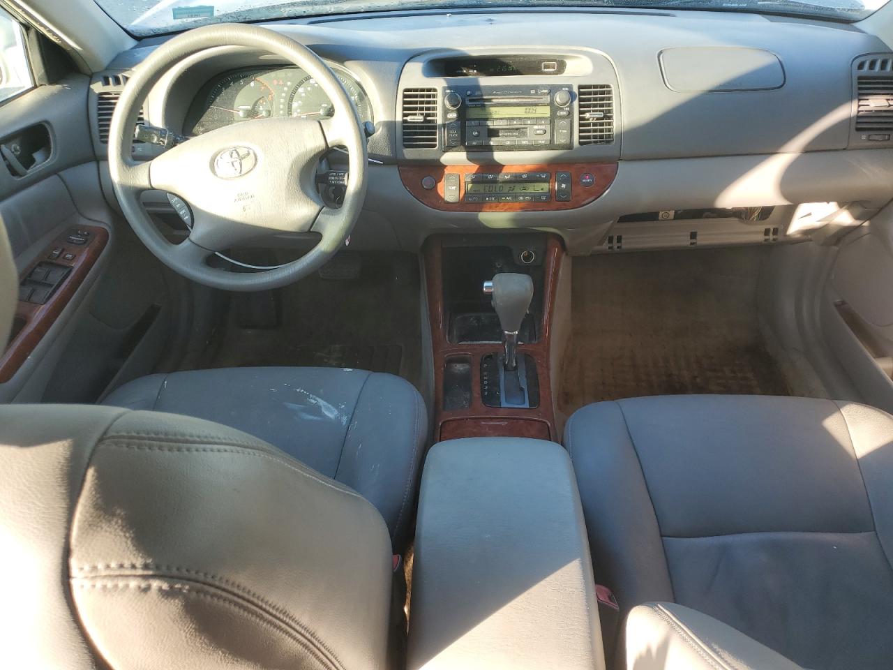 Toyota Camry Le Image 5