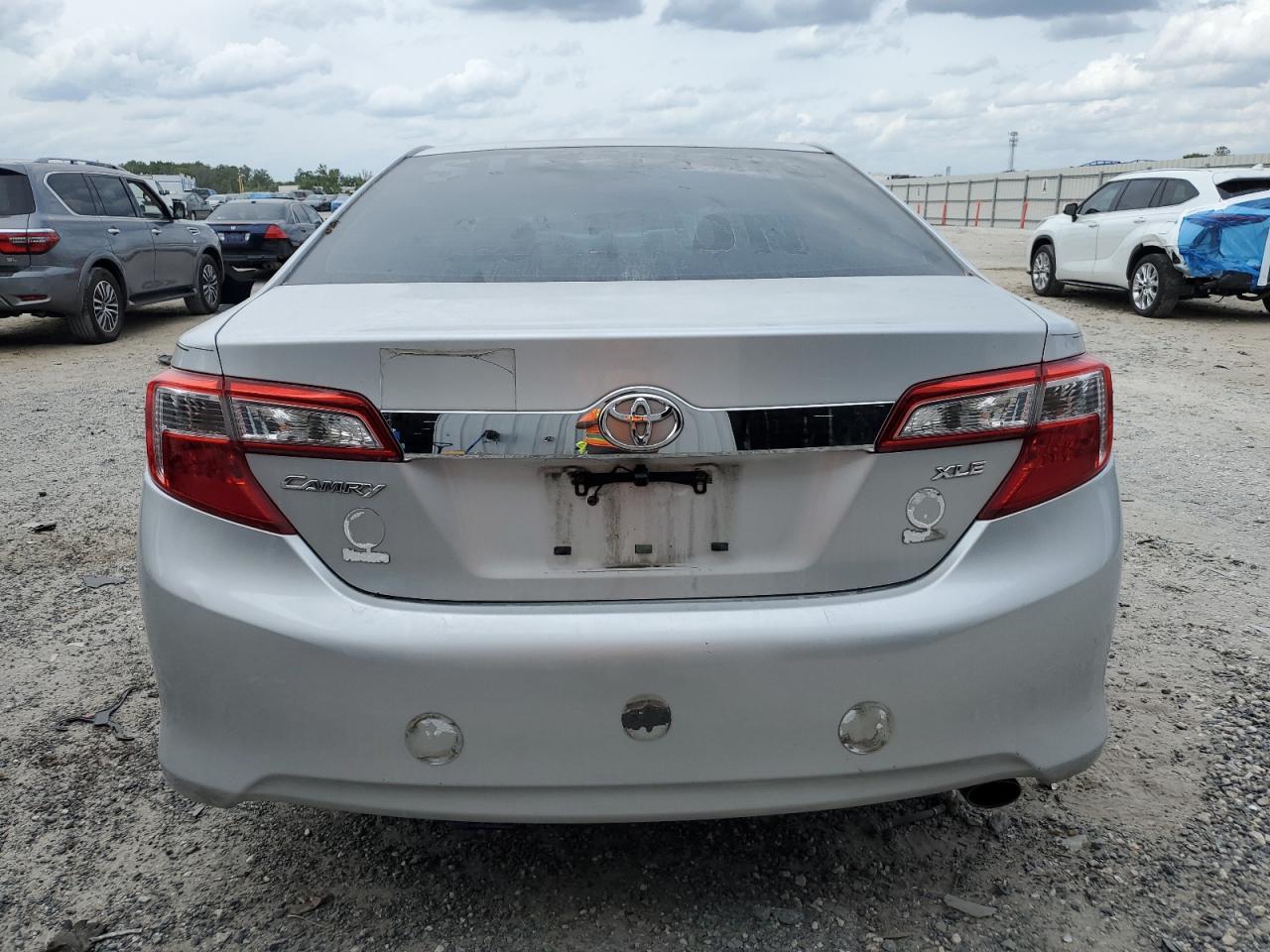 Toyota Camry L Image 12