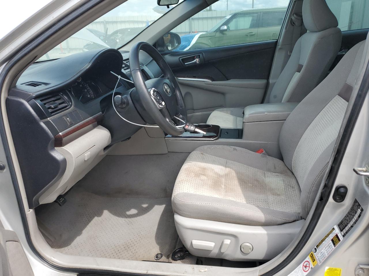 Toyota Camry L Image 9