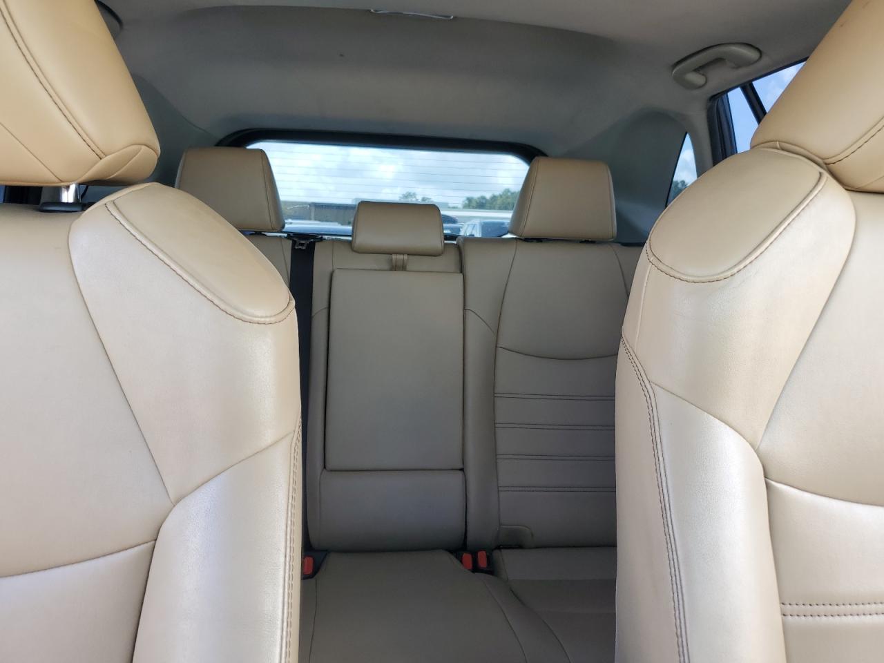 Toyota RAV4 Xle Premium Image 6