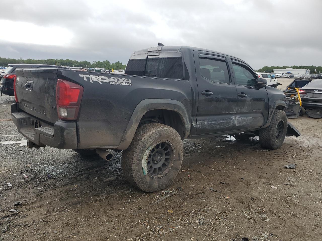 Toyota Tacoma Double Cab Image 4
