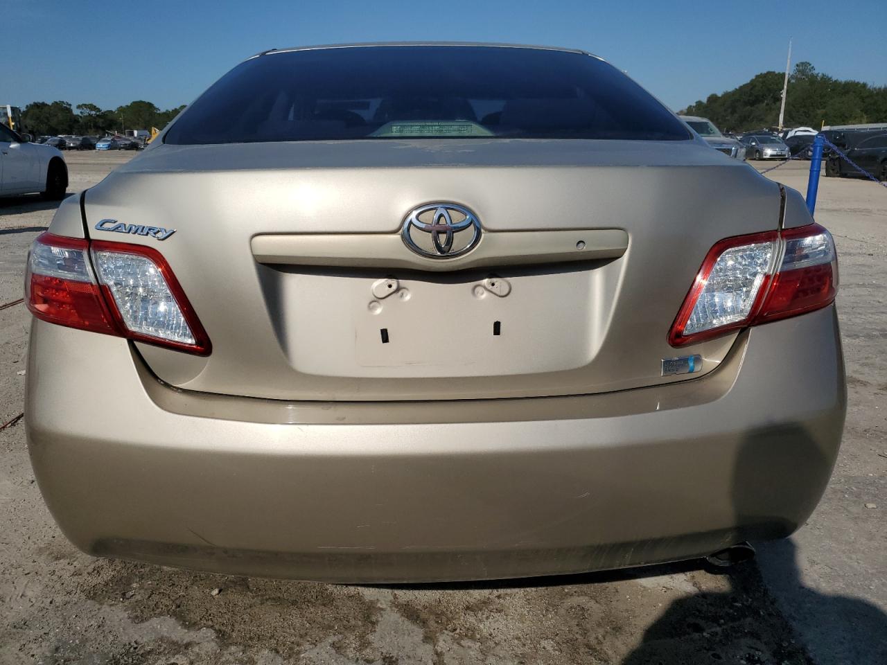 Toyota Camry Hybrid Image 8