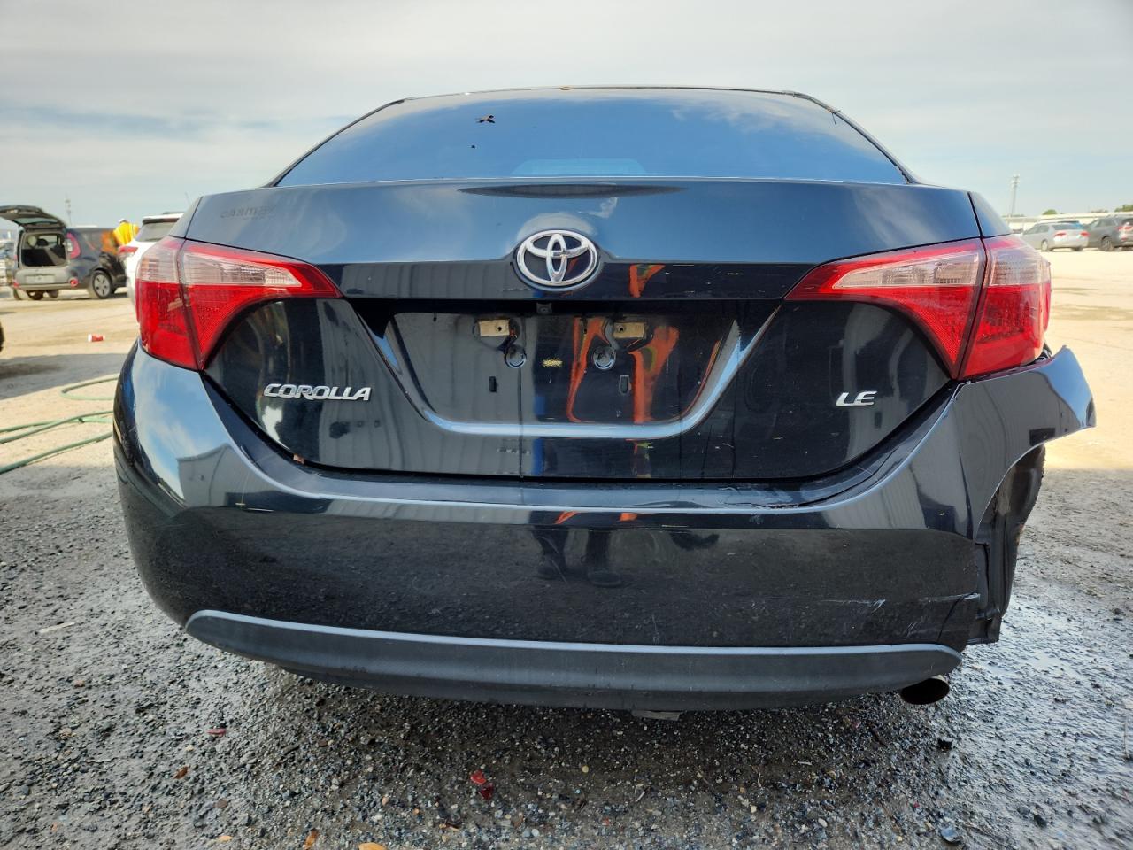 Toyota Corolla L Image 10