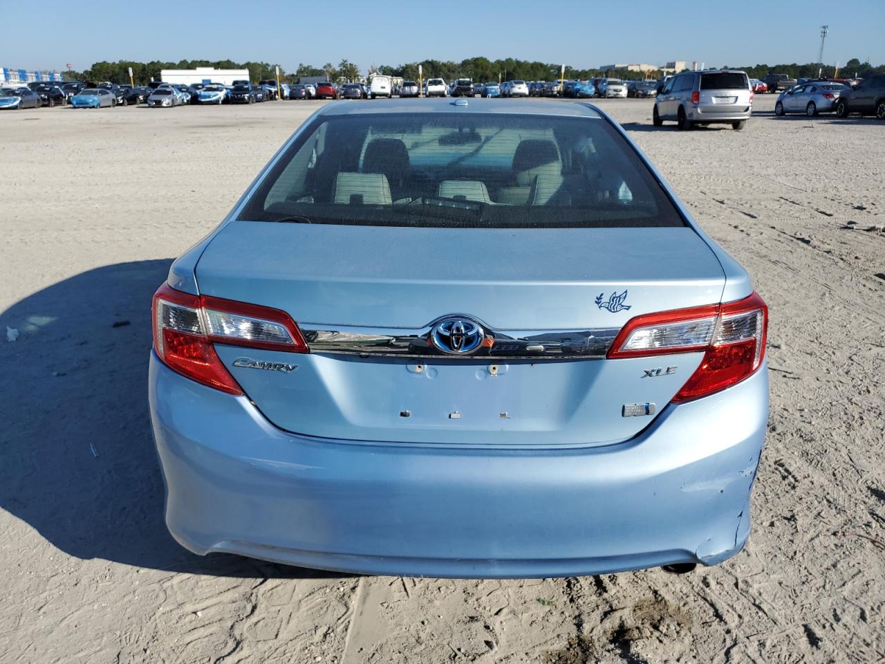 Toyota Camry Hybrid Image 10