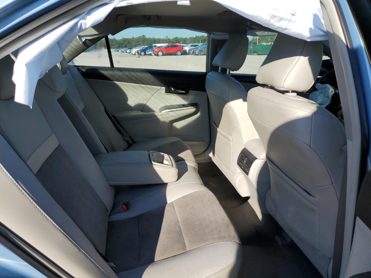 Toyota Camry Hybrid Image 7